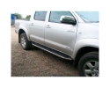 FOURWHEELER | ESTRIBOS BLADE EN PLATAFORMA PARA TOYOTA HILUX REVO 2016-