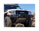 AFN | PARACHOQUES FRONTAL CON BASE DE CABRESTANTE CON FAROS INTEGRADOS PARA TOYOTA LANDCRUISER J76-78-79 2007-